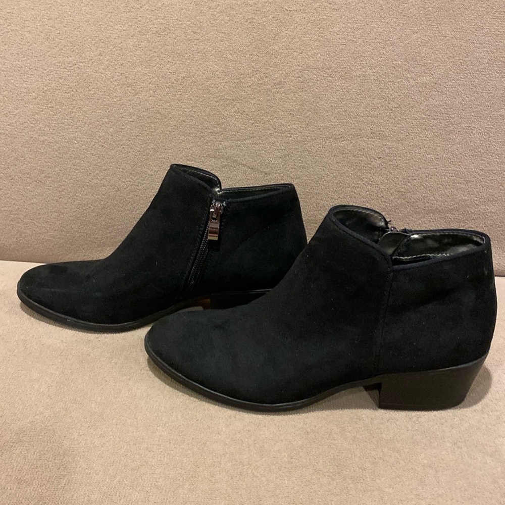 Xappeal black heeled bootie named Stewart size 6.5 silver zipper on inside used